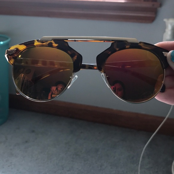 Francesca’s Sunglasses - Picture 1 of 3